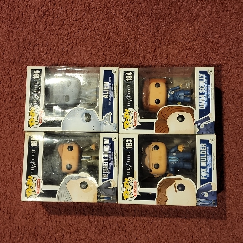X-Files pop figures